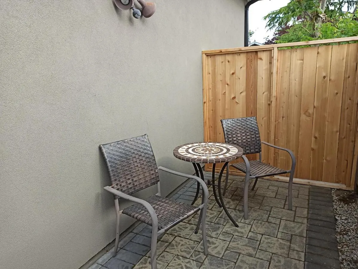 Separate 1 Bedroom Suite With Kitchen In Seaside House Richmond 0*,