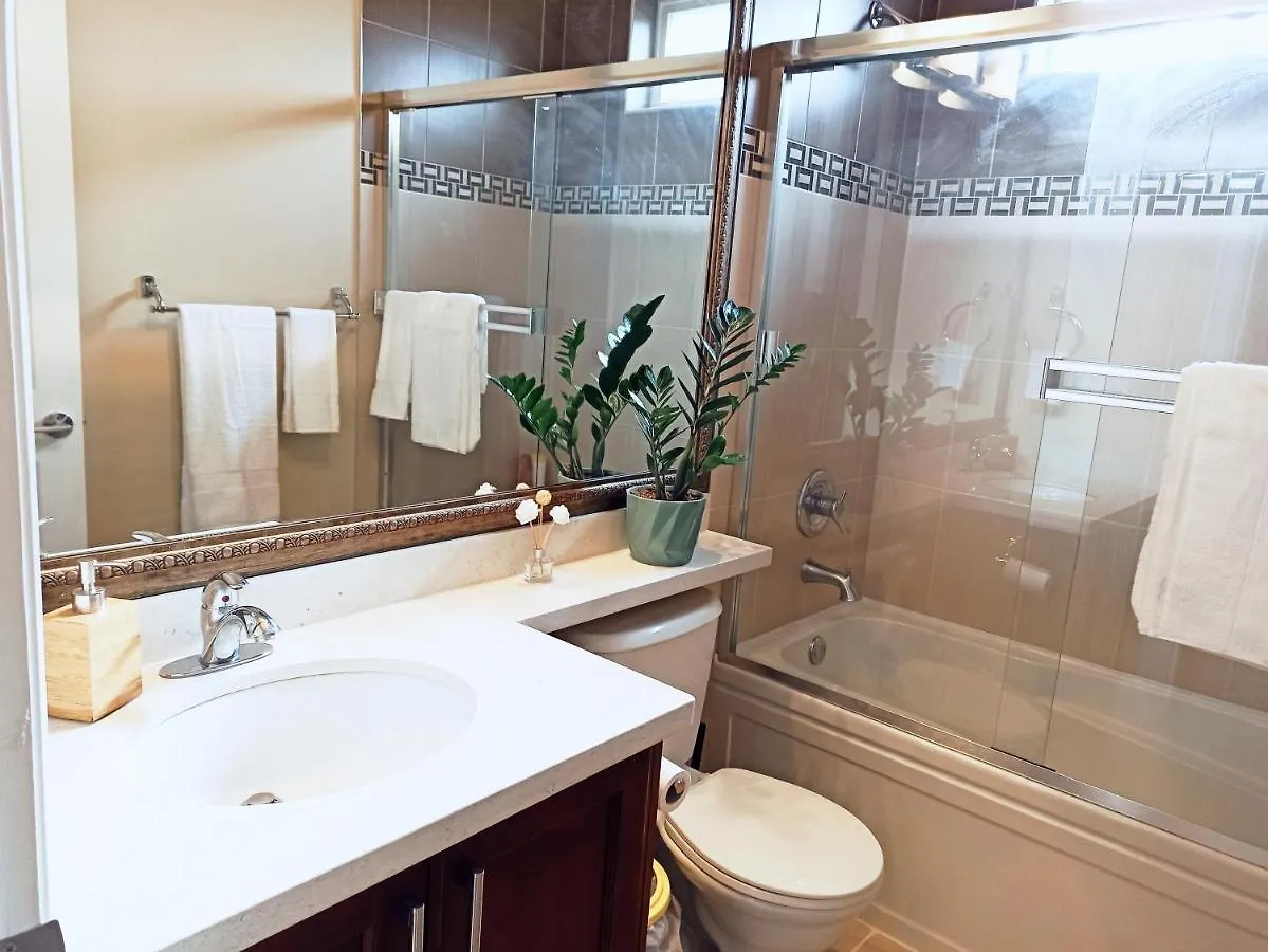 Separate 1 Bedroom Suite With Kitchen In Seaside House Richmond
