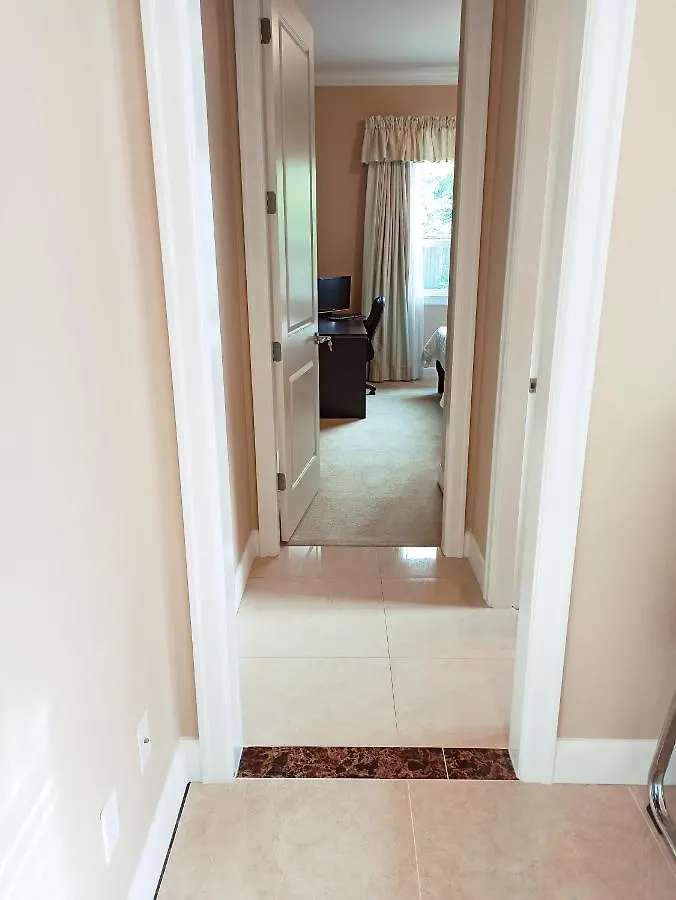 Separate 1 Bedroom Suite With Kitchen In Seaside House 리치먼드 아파트