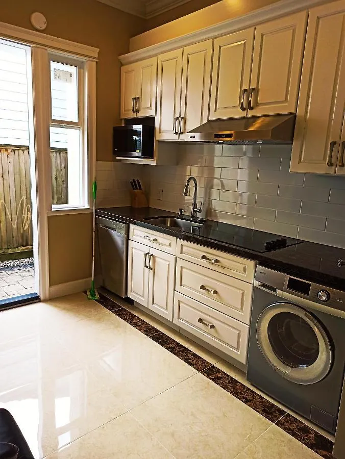 아파트 Separate 1 Bedroom Suite With Kitchen In Seaside House 리치먼드