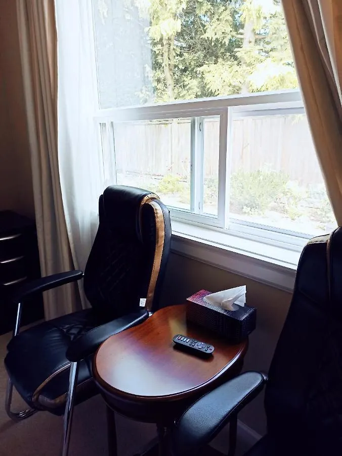 Separate 1 Bedroom Suite With Kitchen In Seaside House 리치먼드 0*,  캐나다